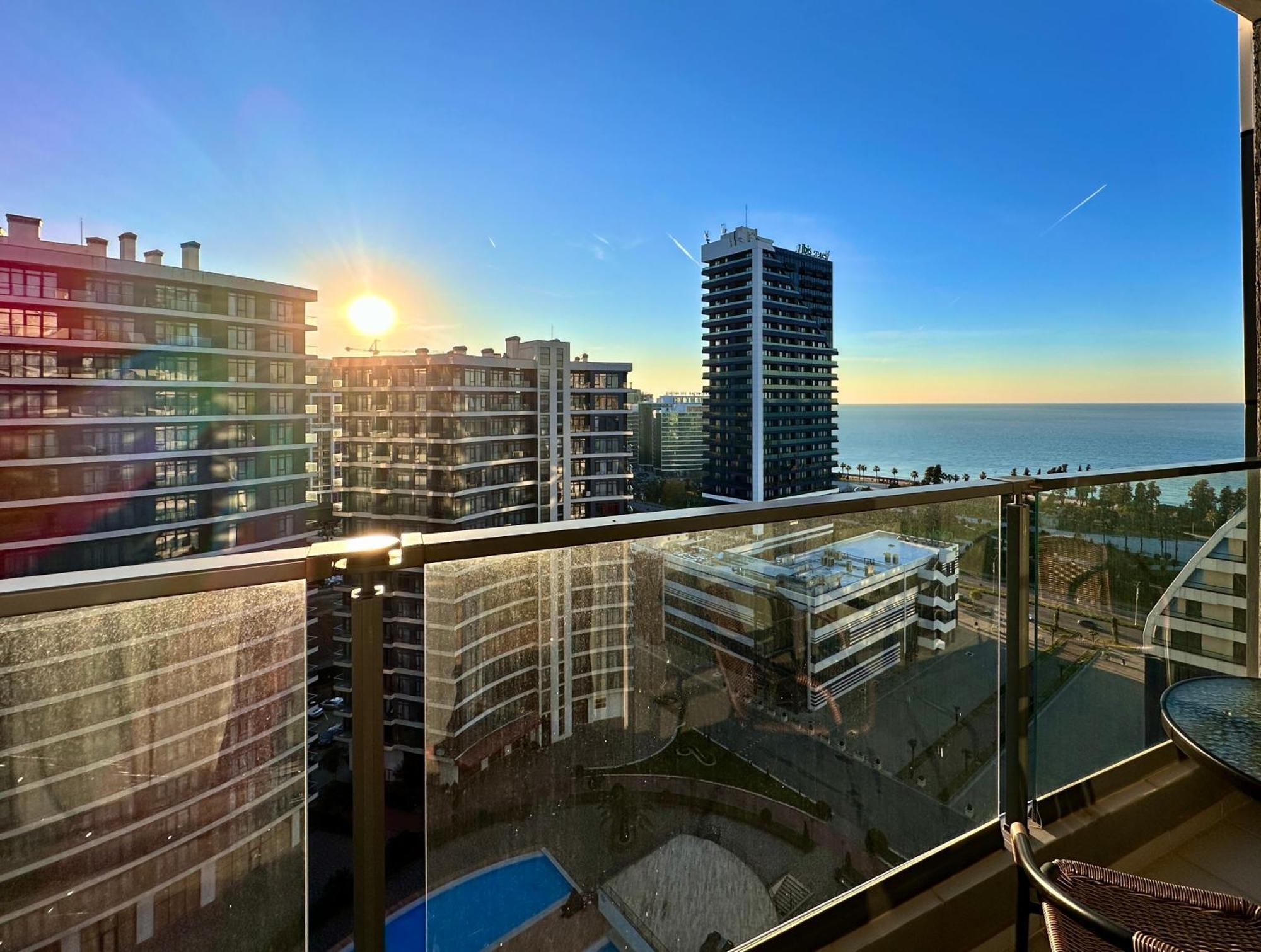 Batumi Boulevard Resort Экстерьер фото